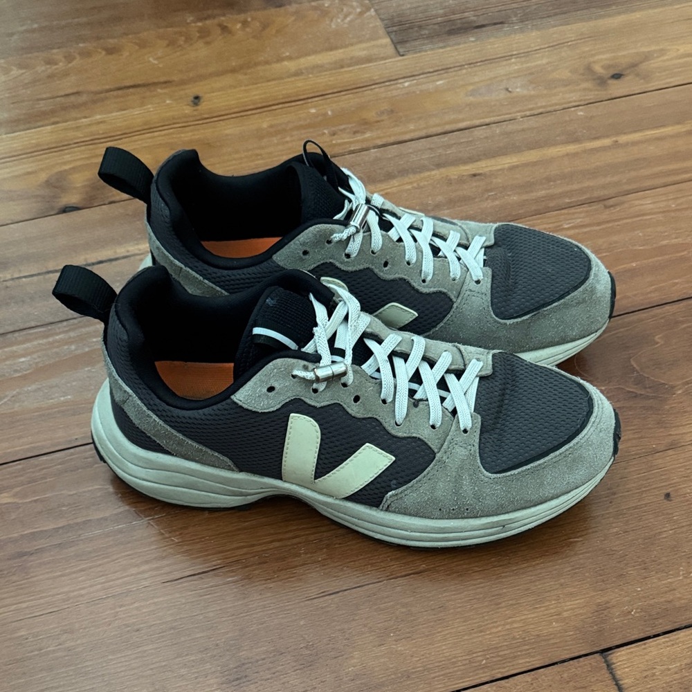 Vega V Sneakers Size 41 / US 9.5